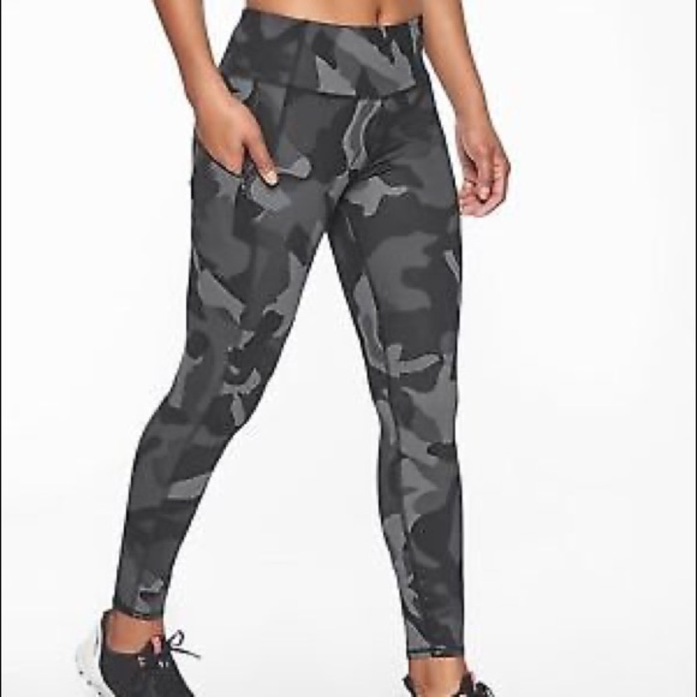 Athleta XS Grey and Black Camo Leggings